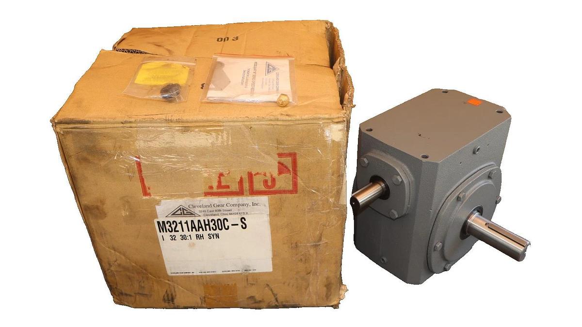 CLEVELAND GEAR BOX SPEED REDUCER M3211AAH30C-S TYPE IC RATIO 30:1 TYPE I (New)