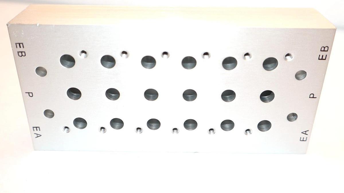 (NEW) SMC SS5Y5-20-06-00T , SS5Y5200600T Manifold Base