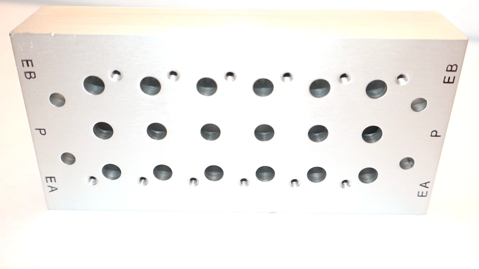 (NEW) SMC SS5Y5-20-06-00T , SS5Y5200600T Manifold Base