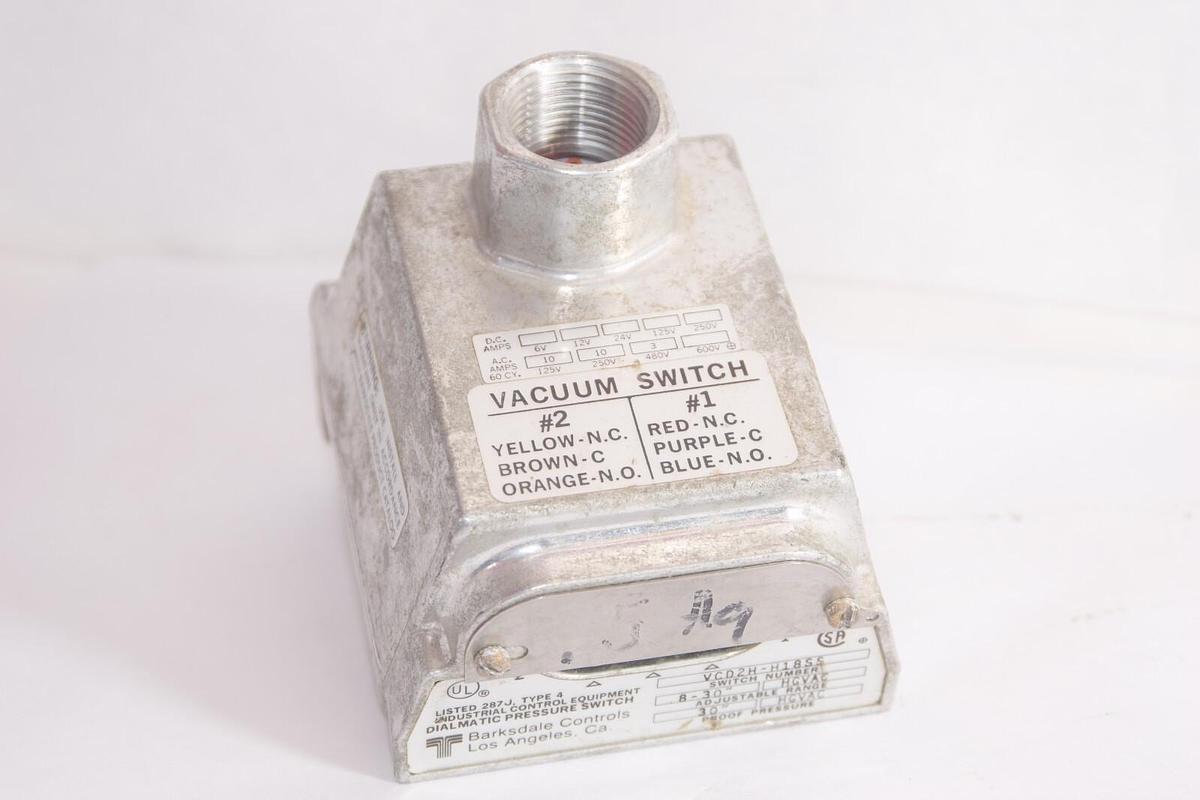 Used BARKSDALE CONTROLS VCD2H-H18SS .8-30HG/Vac 30" HG/Vac Pressure Switch