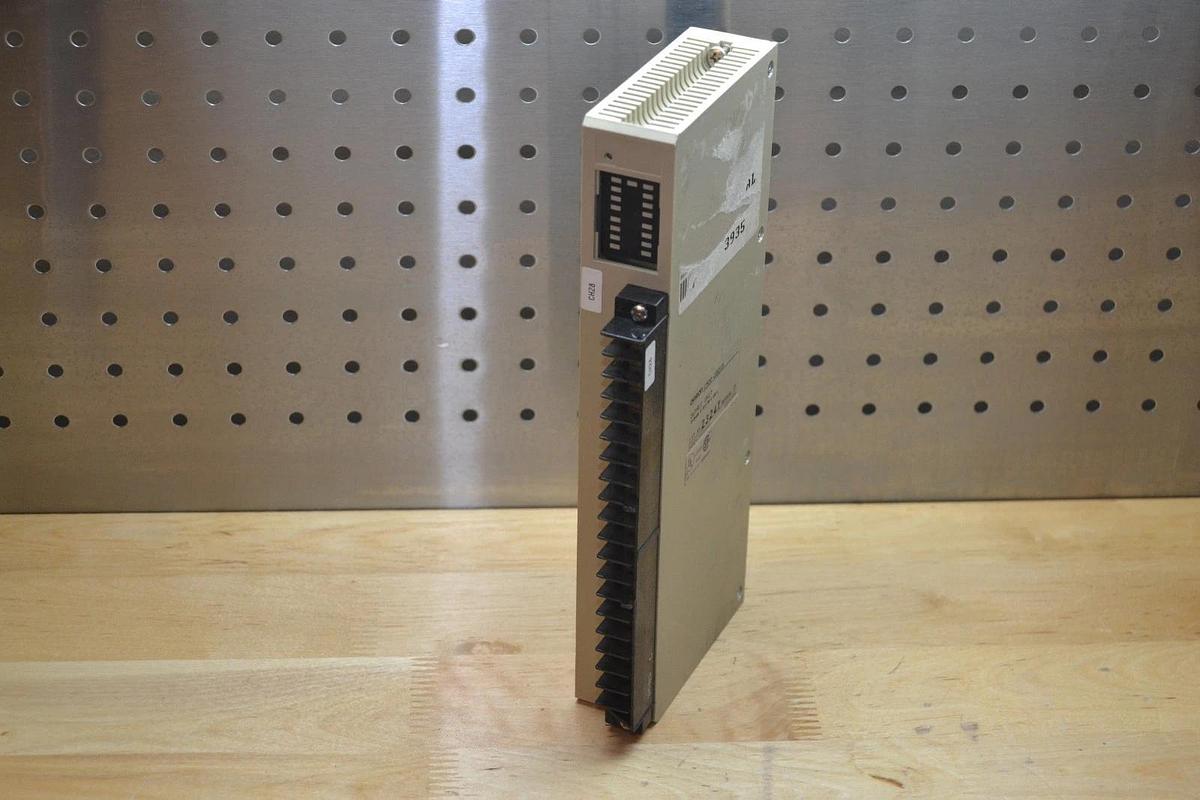 Used OMRON C500-OD219 OUTPUT UNIT 12-24VDC 16A/UNIT 16-POINT