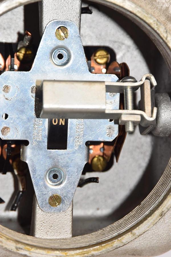 Used CROUSE-HINDS 230-575 20A 2Hp Switch Disconnect enclosure