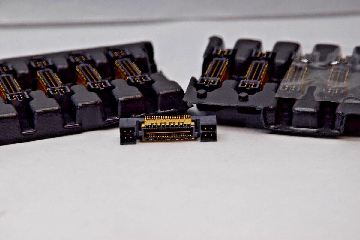 (NEW -Lot 17) 1251-9118 Header 2x8 Pairs Shielded Pitch = 0.635mm Connector