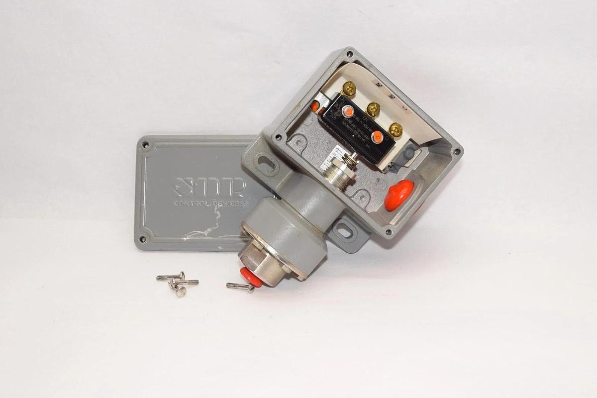 (NEW) SDR 54NN-K116-N4-C1A-30-0 IN HG 750psi 1000psi Pressure Switch