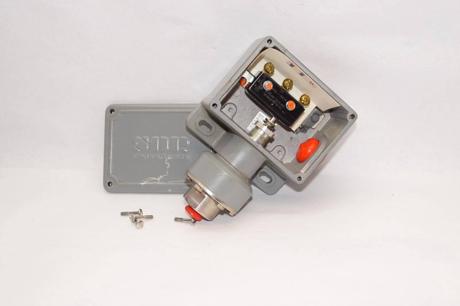 (NEW) SDR 54NN-K116-N4-C1A-30-0 IN HG 750psi 1000psi Pressure Switch