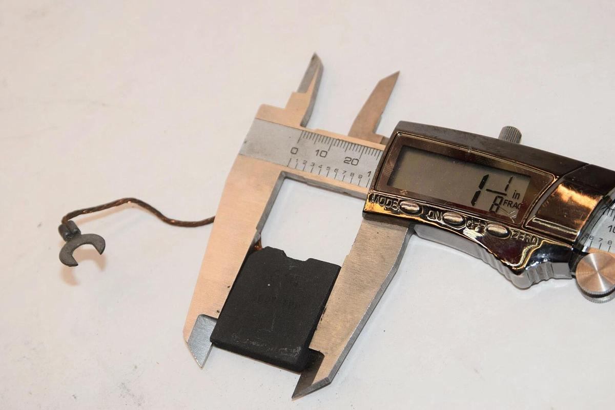 (NEW) SOUTHERN 614 #614 1-1/8" x 1/4" Carbon Brush