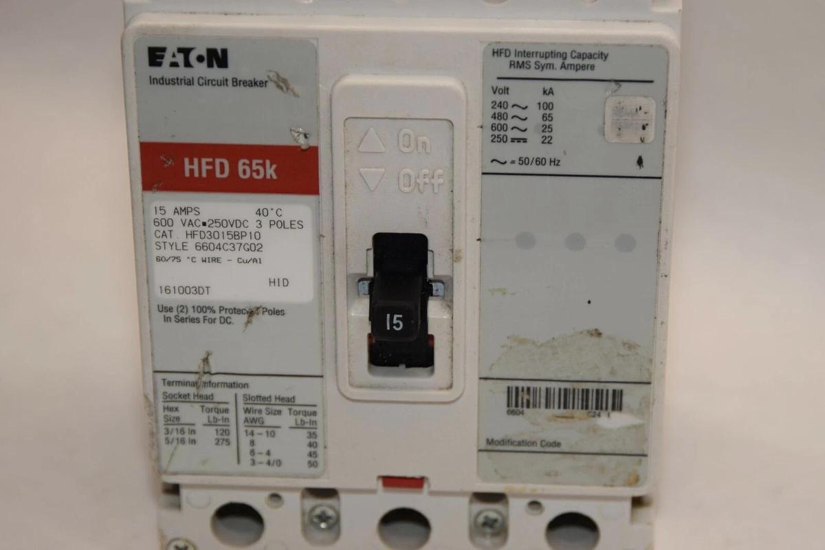 (NEW) EATON CUTLER HAMMER HFD3015BP10 15A 15 Amp A 3P 600Vac Breaker *Chip*
