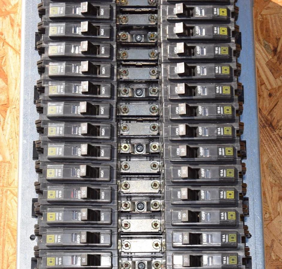 Used Square D 42 Circ 225A Main Lug Panelboard Interior NQOM442L225GSA 3ph LOADED 30a
