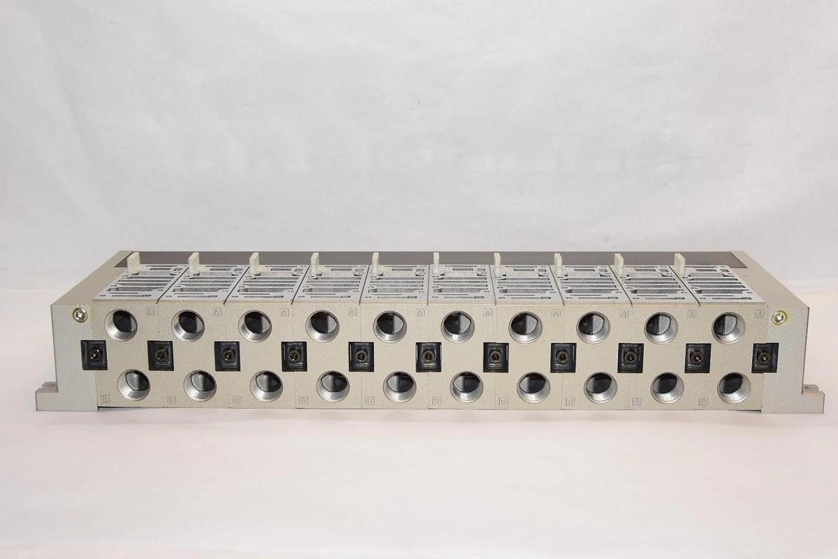 (NEW) SMC NVV5FS4-01FD-101-04T-031008CDN Manifold W/Gaskets