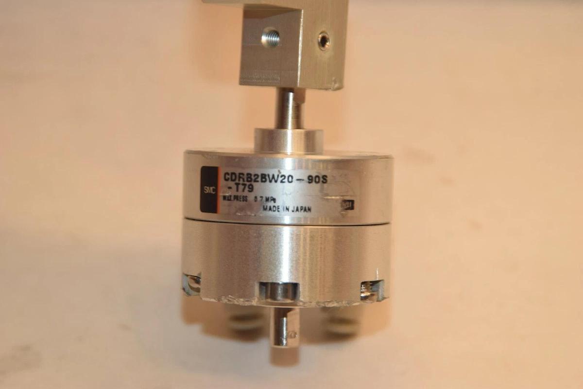 Used SMC CDRB2BW20-90S-T79 CDRB2BW2090ST79 0.7MPa Rotary Actuator Vane
