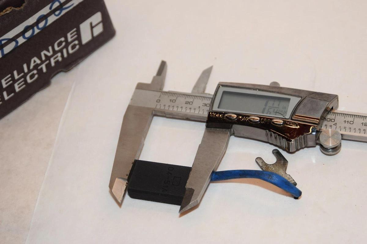 (NEW) RELIANCE 419904-51A 0451A Carbon Brush *ONE Brush*