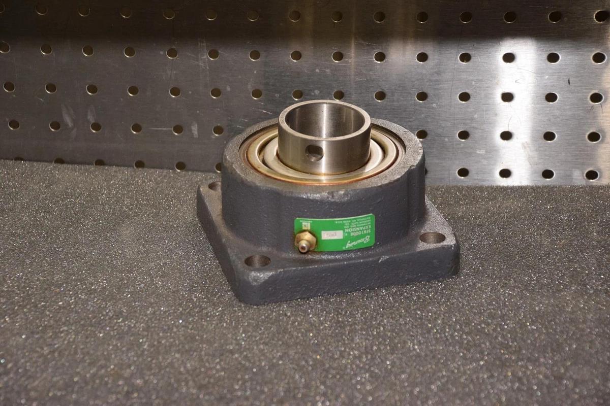 BROWNING SFB100E X 1-11/16 SPHERICAL FLANGE BLOCK NEW