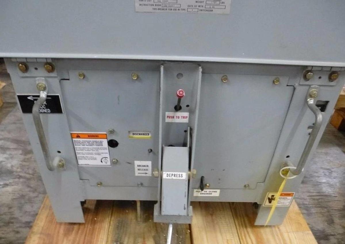 Used Siemens FB-500A1 512-2 1200A High Voltage Circuit Breaker 125vdc 1200 Amp 125v