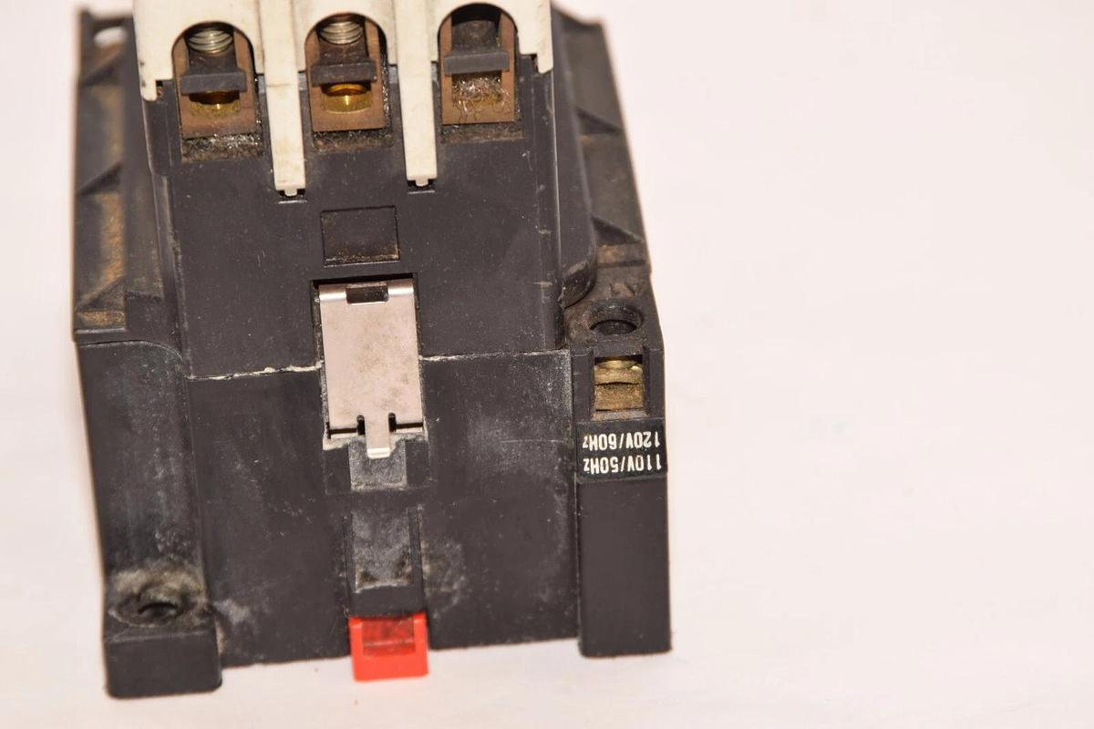 Used SQUARE D PF1.00 Class 8502 Type PF1 Contactor 110/120V 50/60Hz Coil