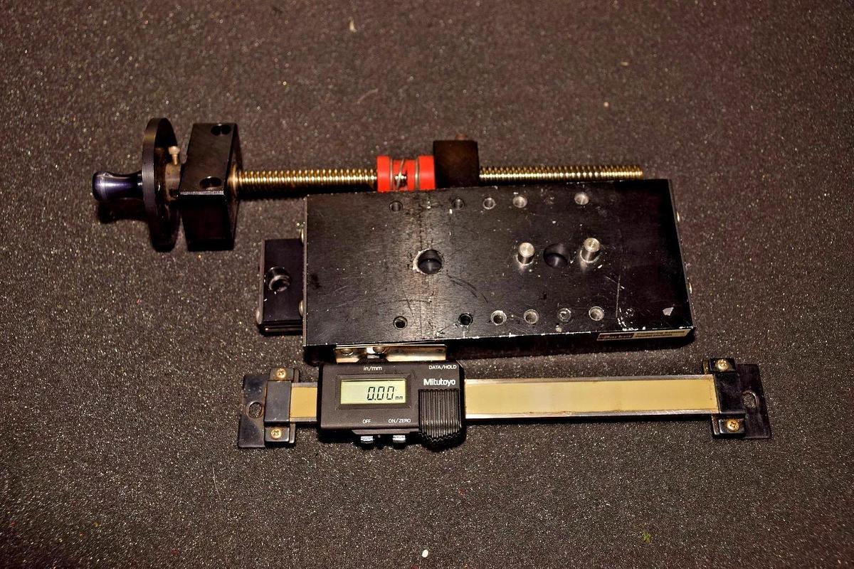 Used PARKER DAEDAL LINEAR SLIDE W/MITUTOYO CALIPER POSITIONING SYSTEM