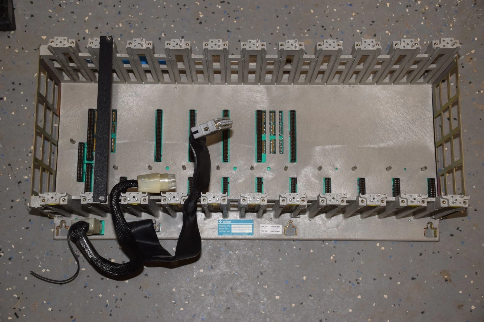 Used GOULD 984 SERIES AS-H827-209 AS-9536-000 PRIMARY HOUSING 11 SLOT RACK