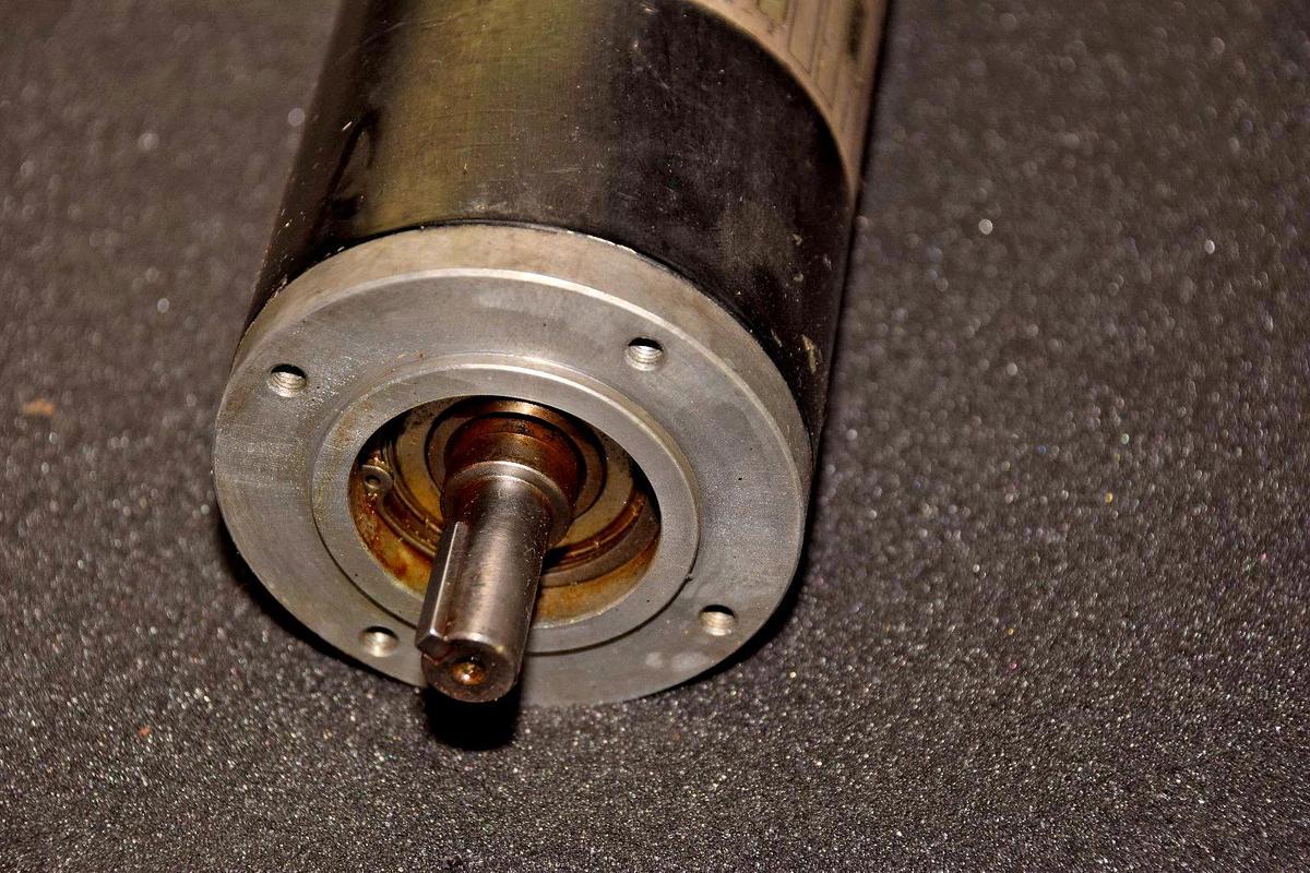 Used PACIFIC SCIENTIFIC R37SMNA-R2-NS-NV-02 8.7A 1.9 Ohms BRUSHLESS SERVO MOTOR