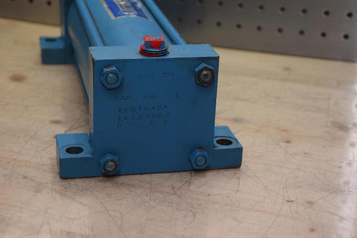 VICKERS TF01GACA  3-1/4" x 8-1/2" x 1" HYDRAULIC CYLINDER  1000 PSI  NOS