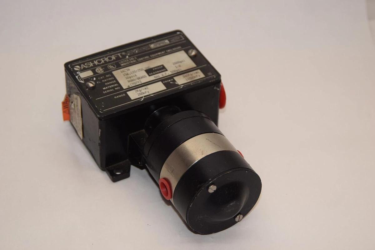 (NEW) ASHCROFT D420B 15A 125/250Vac 30psid 2000psi Pressure Switch