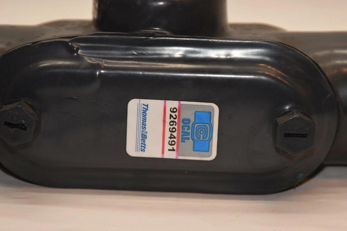 (NEW) THOMAS & BETTS OCAL Blue TA02559 A 9269491 1-1/4" Coated Conduit Body Tee