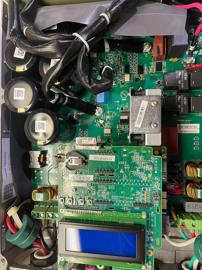 Used Solar Edge Sunrun Non Isolated Photovoltaic Inverter SE7600A-US 8350W