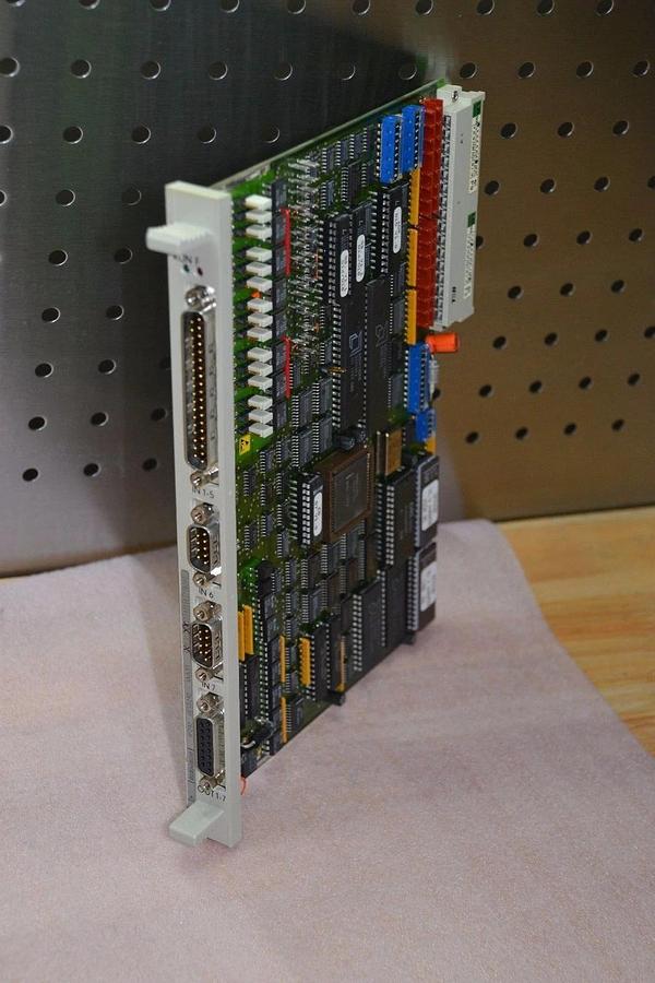 Used SIEMENS 6ES5 242-1AA31 799ML-94V-0(ON BACK) CIRCUIT BOARD