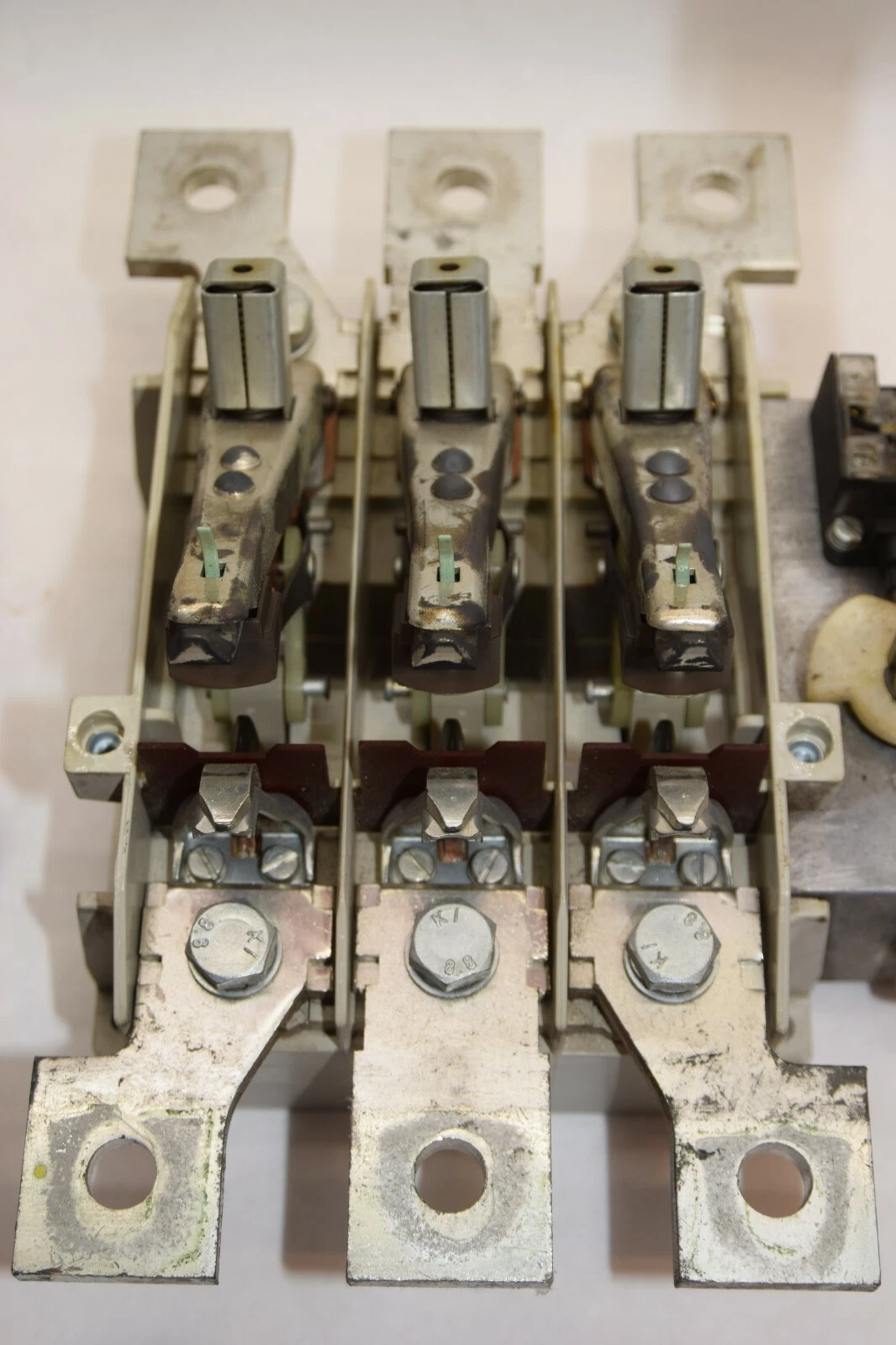 Used SIEMENS 3KE4530-0AA Front Operator Load Disconnect Switch 3 pole 1000 AMP 1000A