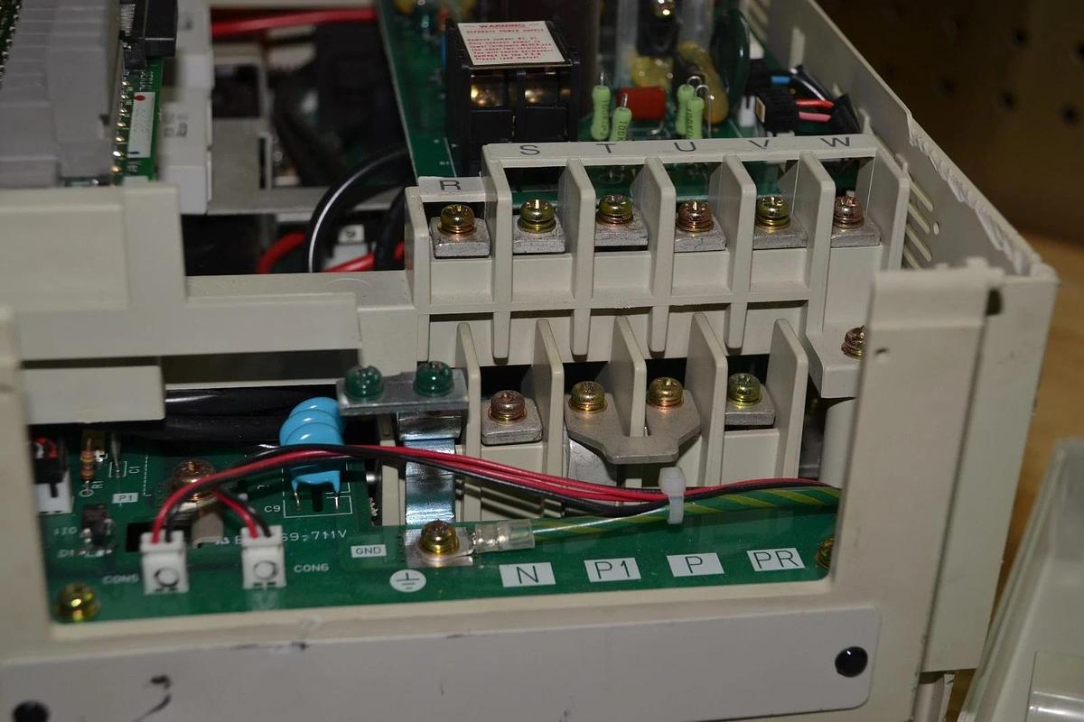 Used Mitsubishi Inverter Freqrol-A200 Drive FR-A260E-0.75K-UL 575v 3ph 1hp