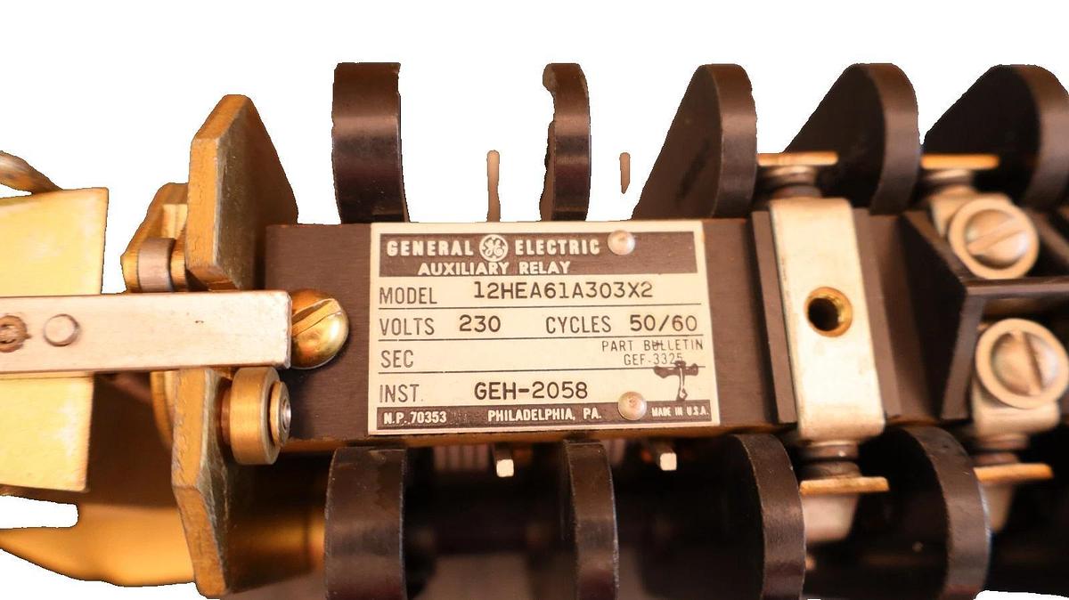 Used GE General Electric Lockout Auxiliary Relay 12HE61A303X2 230V