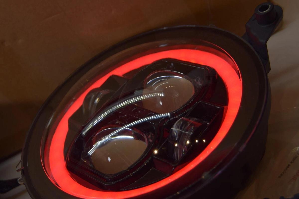 Used WOLUEN 9" RGB Halo LED Headlights A10HL901GBWL  2018 2023 Wrangler JL Headlight