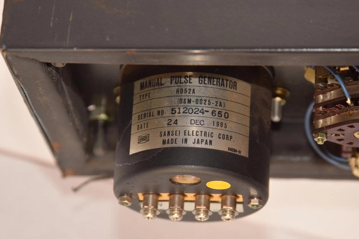 Used MITSUBISHI / SANSEI BNIIOB588 , HD52A Pulse Generator Operator Control