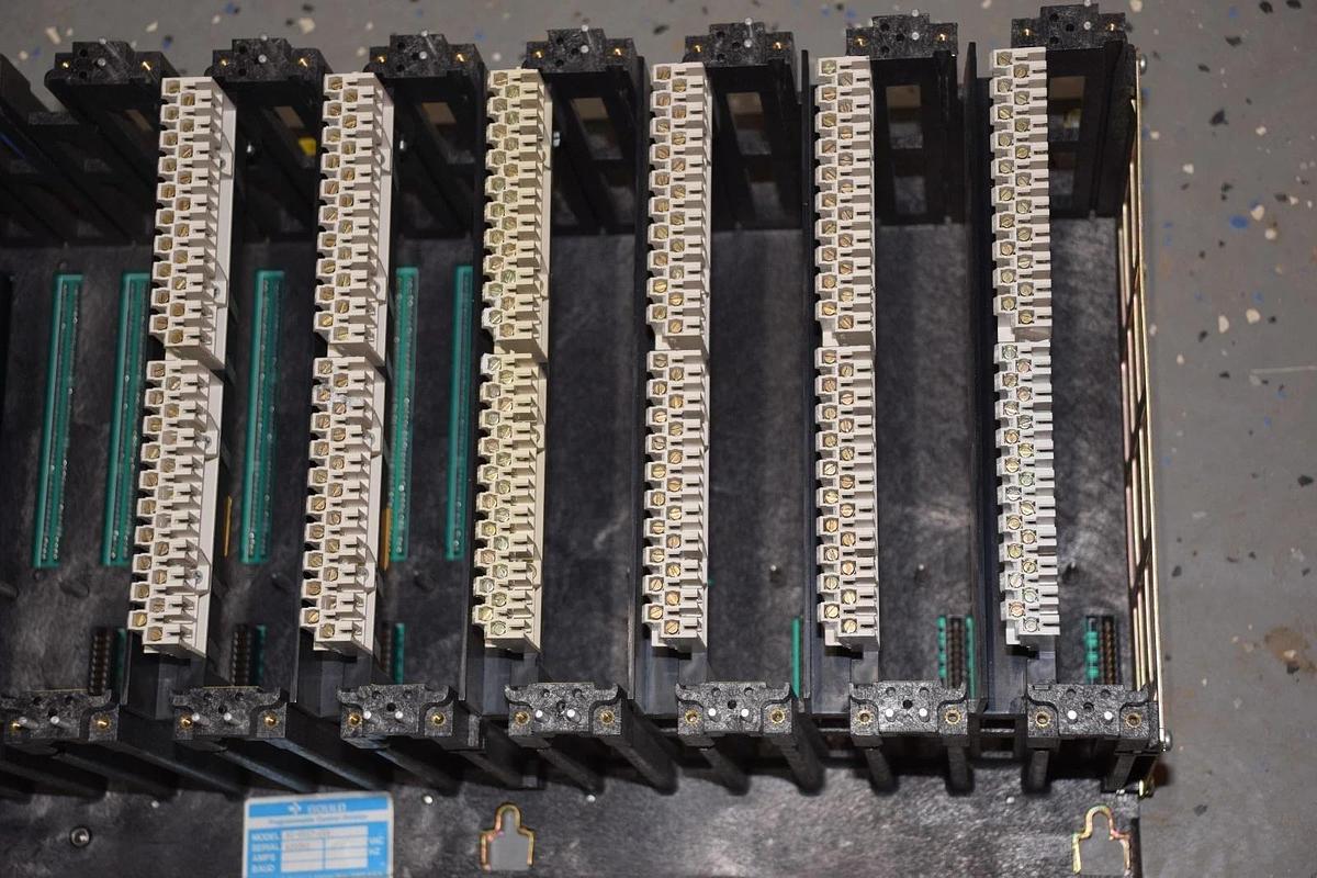 Used GOULD 800 SERIES AS-H827-103 AS H827-103 PRIMARY HOUSING 11 SLOT RACK