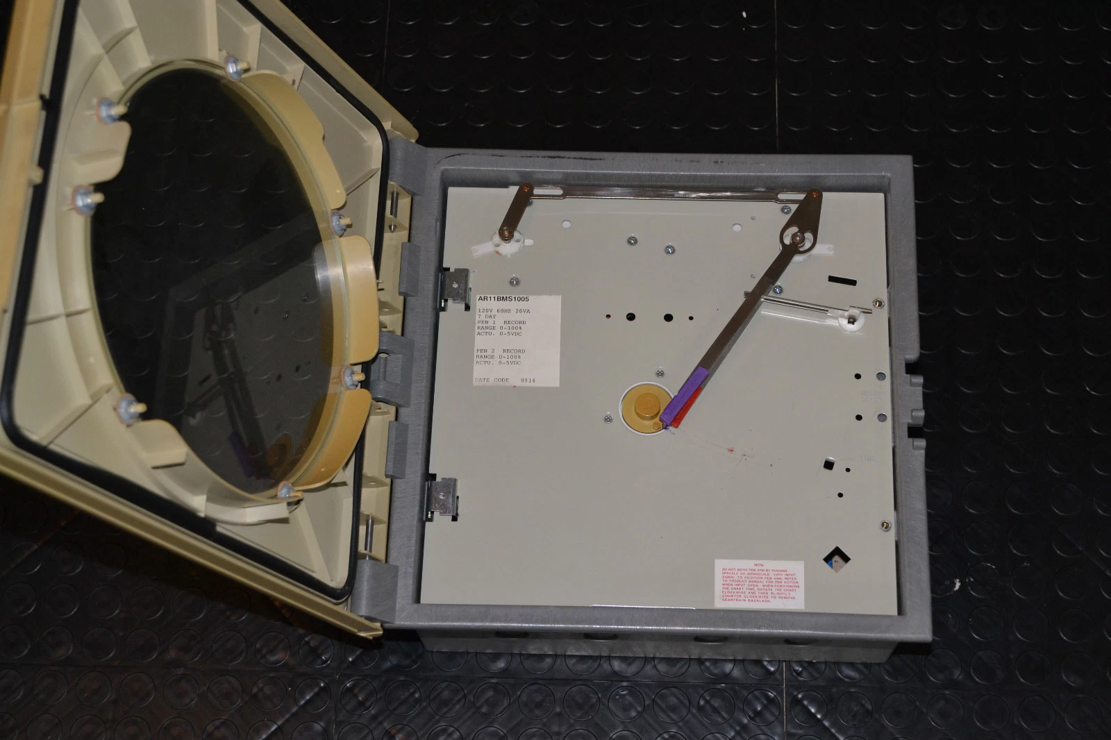 Used HONEYWELL HOTPACK DATA LOGGER CHART RECORDER AR11BMS1005 120 V 26 VA