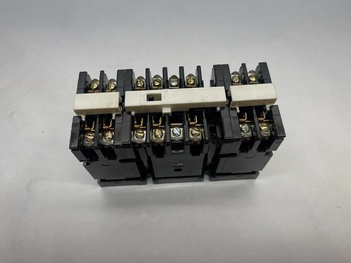 GENERAL ELECTRIC GE INDUSTRIAL RELAY 120AD07041AA 125 V 125V NEW