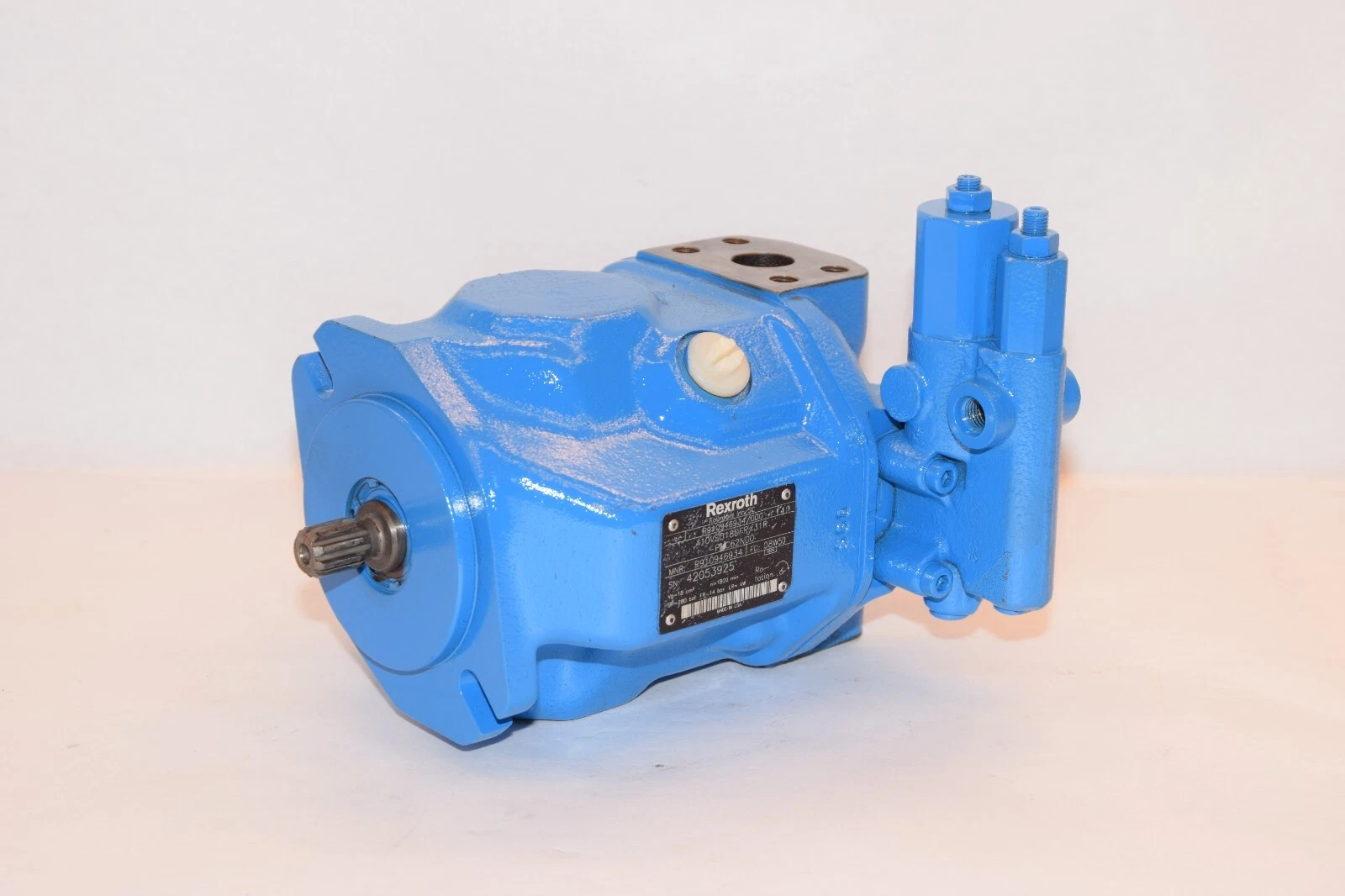 (NEW) REXROTH R910946934/000 A10VS018DFR/31R-PKC62N00 Hydraulic Pump