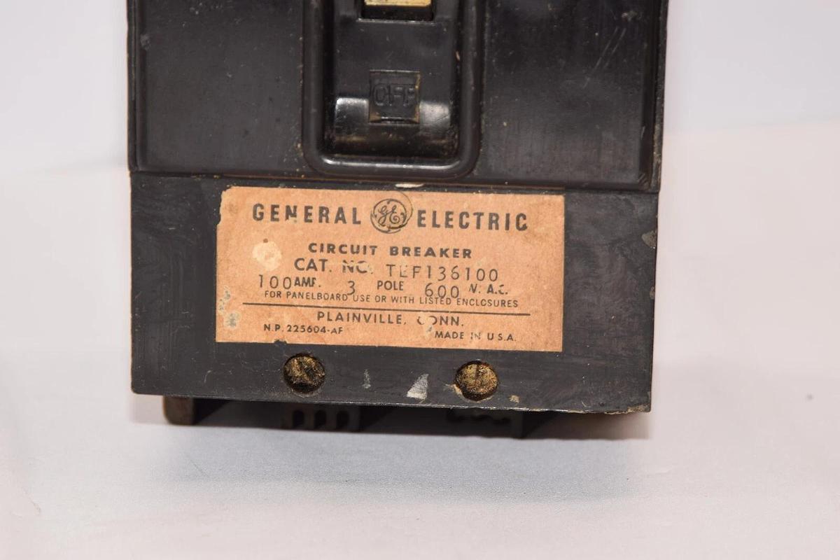 Used GE GENERAL ELECTRIC TEF136100 100A 100 Amp 3P 600Vac Circuit Breaker *Chip*