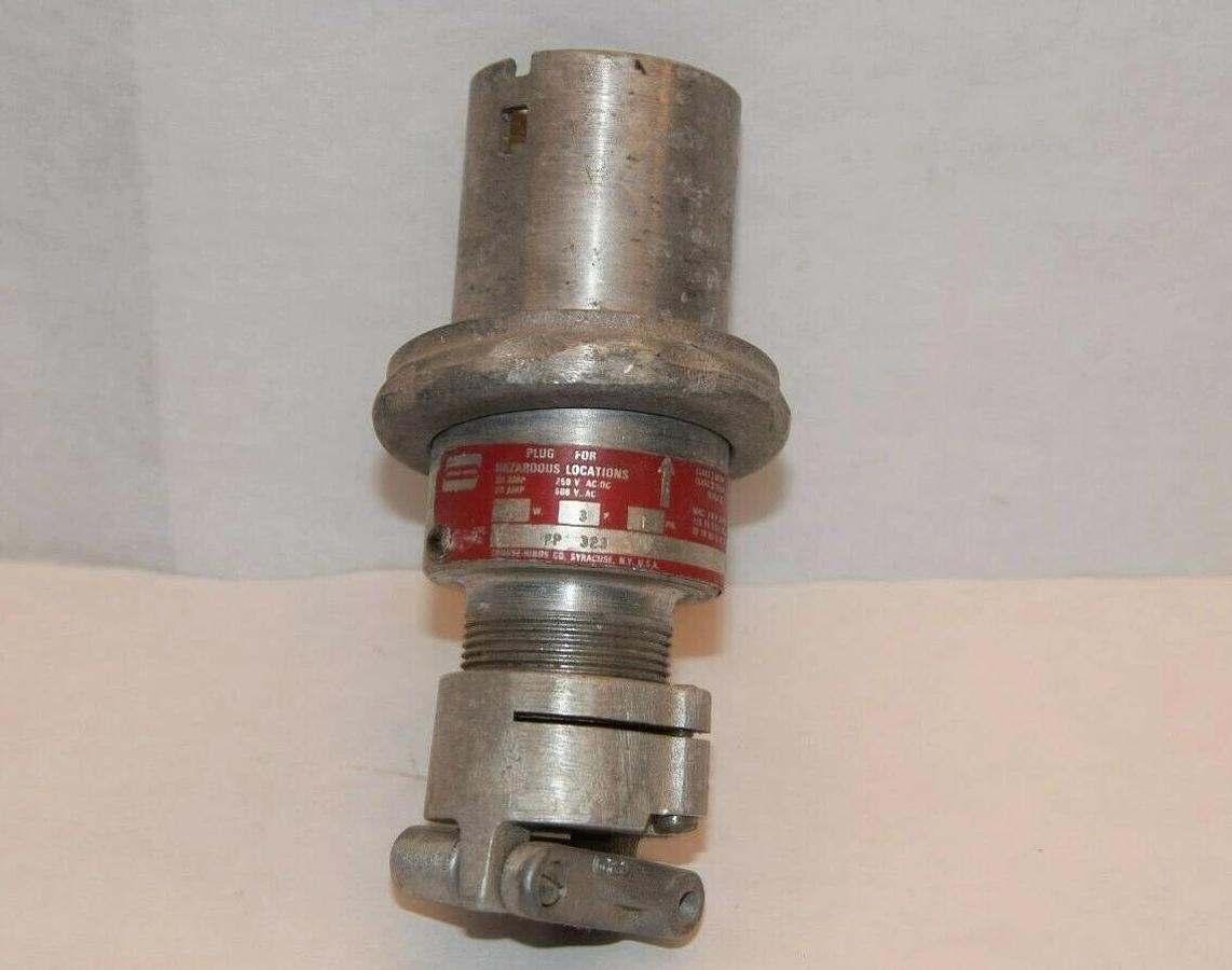 (NEW) CROUSE HINDS FP 323 2W 3P 30 AMP Weatherproof Delayed Action Plug