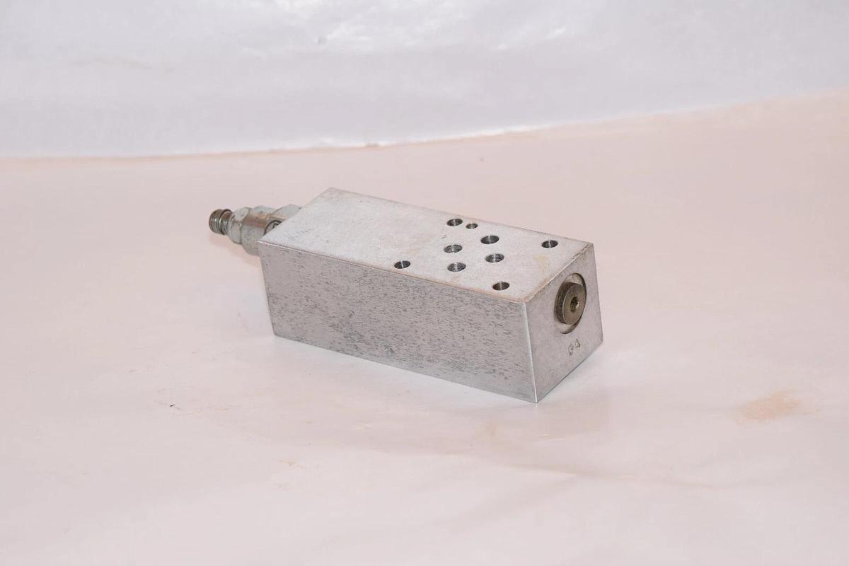 Used CONTINENTAL HYDRAULICS P5S-PDP-300-G-S-B Reducing Valve