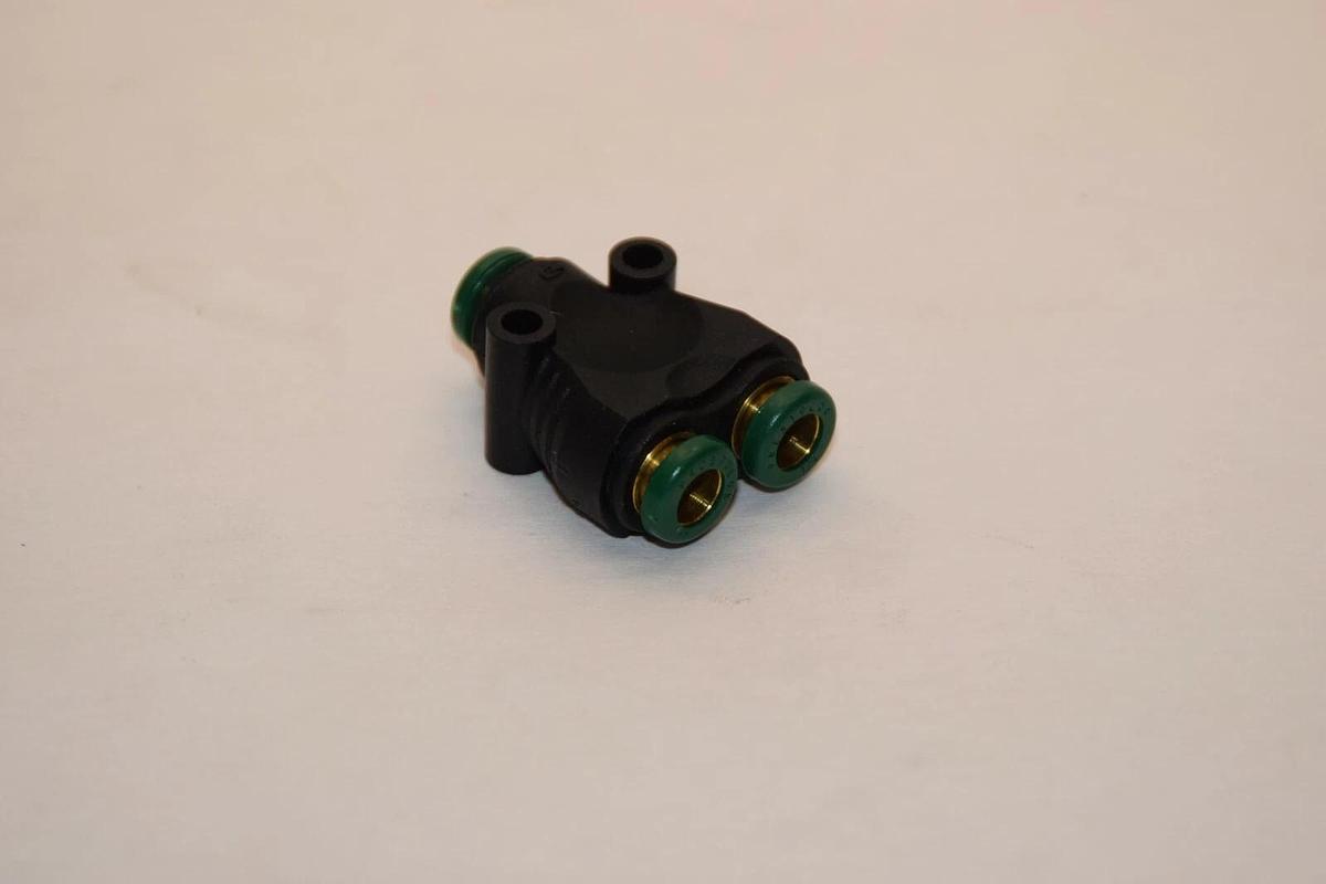(NEW) PARKER X362PL-4 X362PL4 1/4" Shut-Off Pipe Connector Fitting
