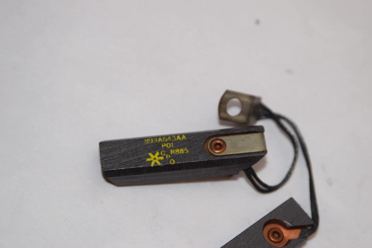 (NEW) CARBON PRODUCTS OPERTAION R885 , 893A643AA P01 893A643AAP01 Carbon Brush