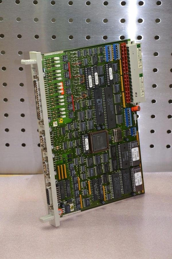 Used SIEMENS 6ES5 242-1AA31 799ML-94V-0(ON BACK) CIRCUIT BOARD