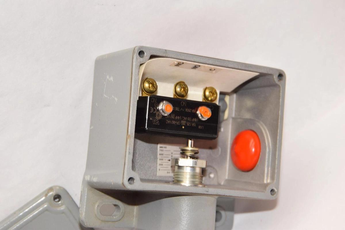 (NEW) SDR 54NN-K116-N4-C1A-30-0 IN HG 750psi 1000psi Pressure Switch
