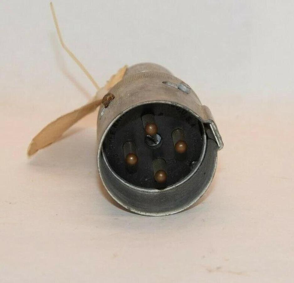 (NEW) PYLE NATIONAL Triploc DB Series 4 Pin Plug