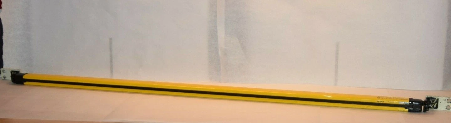 Used Keyence Light Curtain Receiver GL-R64H-R 1260mm GLR64HR