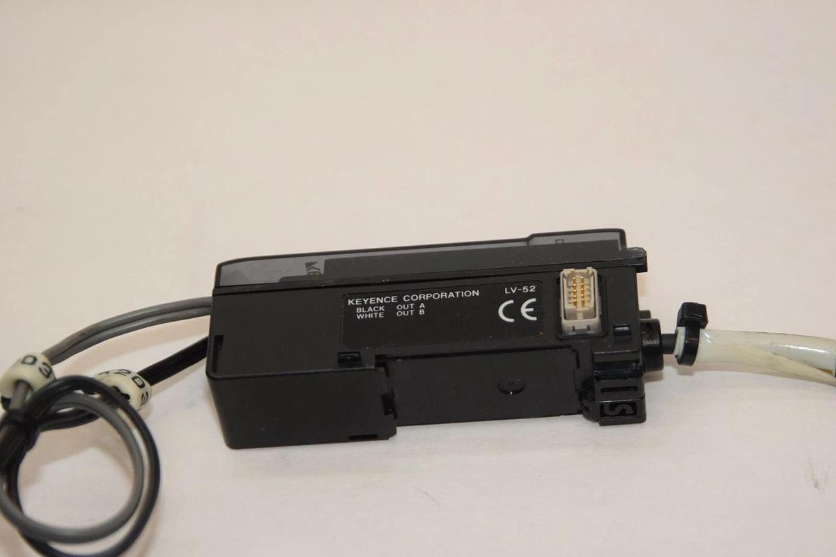 Used KEYENCE CORPORATION LV-52 LV52 Digital Laser Sensor