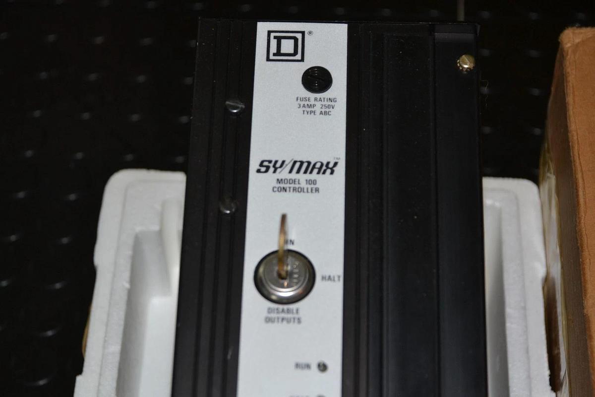 SQUARE D SYMAX Model 100 Programmable Controller 8020 SCP-111 SCP111 NEW