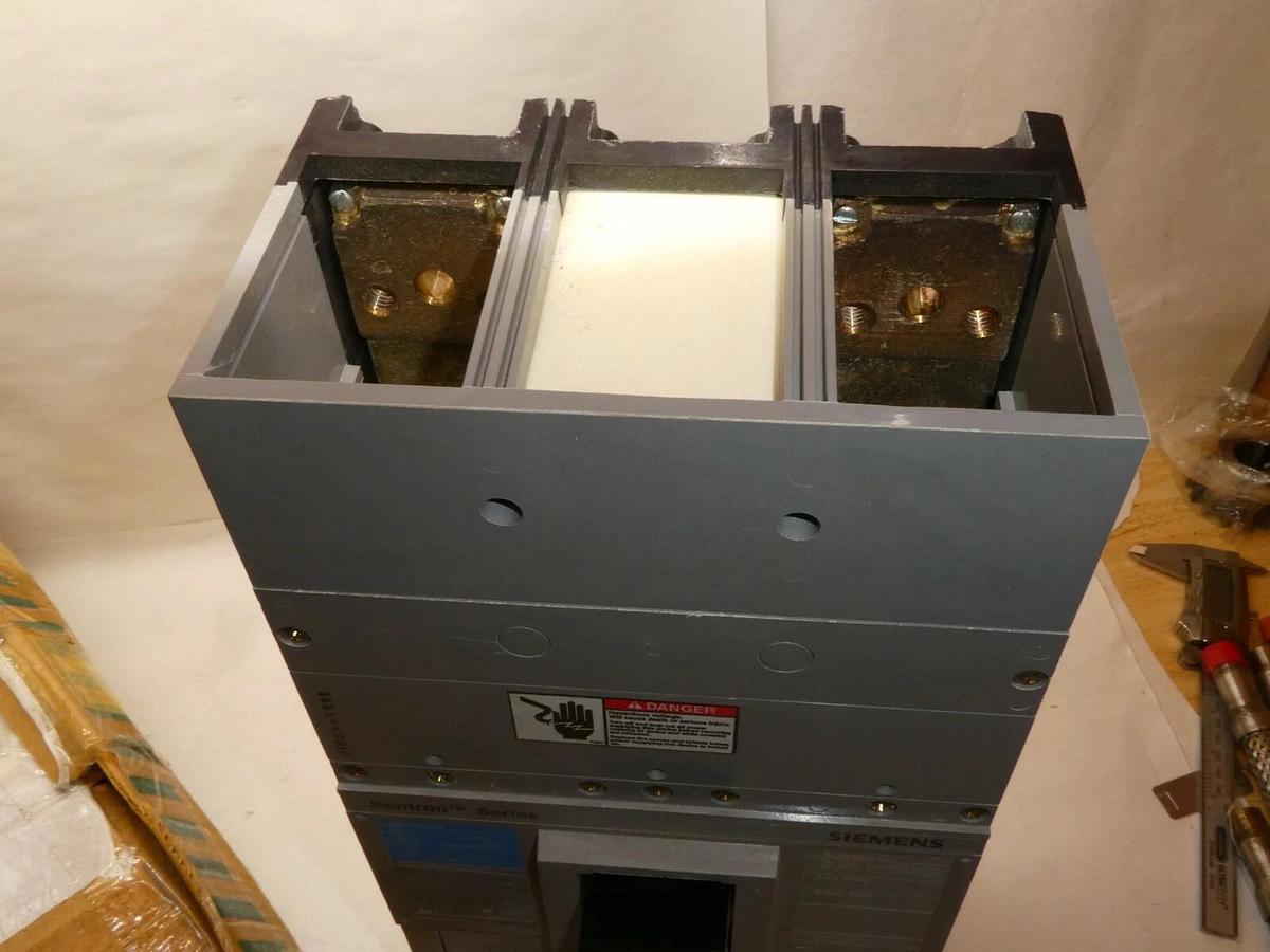 Used (New) Siemens LMXD62B800 Molded Case Circuit Breaker 2P 800 Amp 600V LMXD6 800A