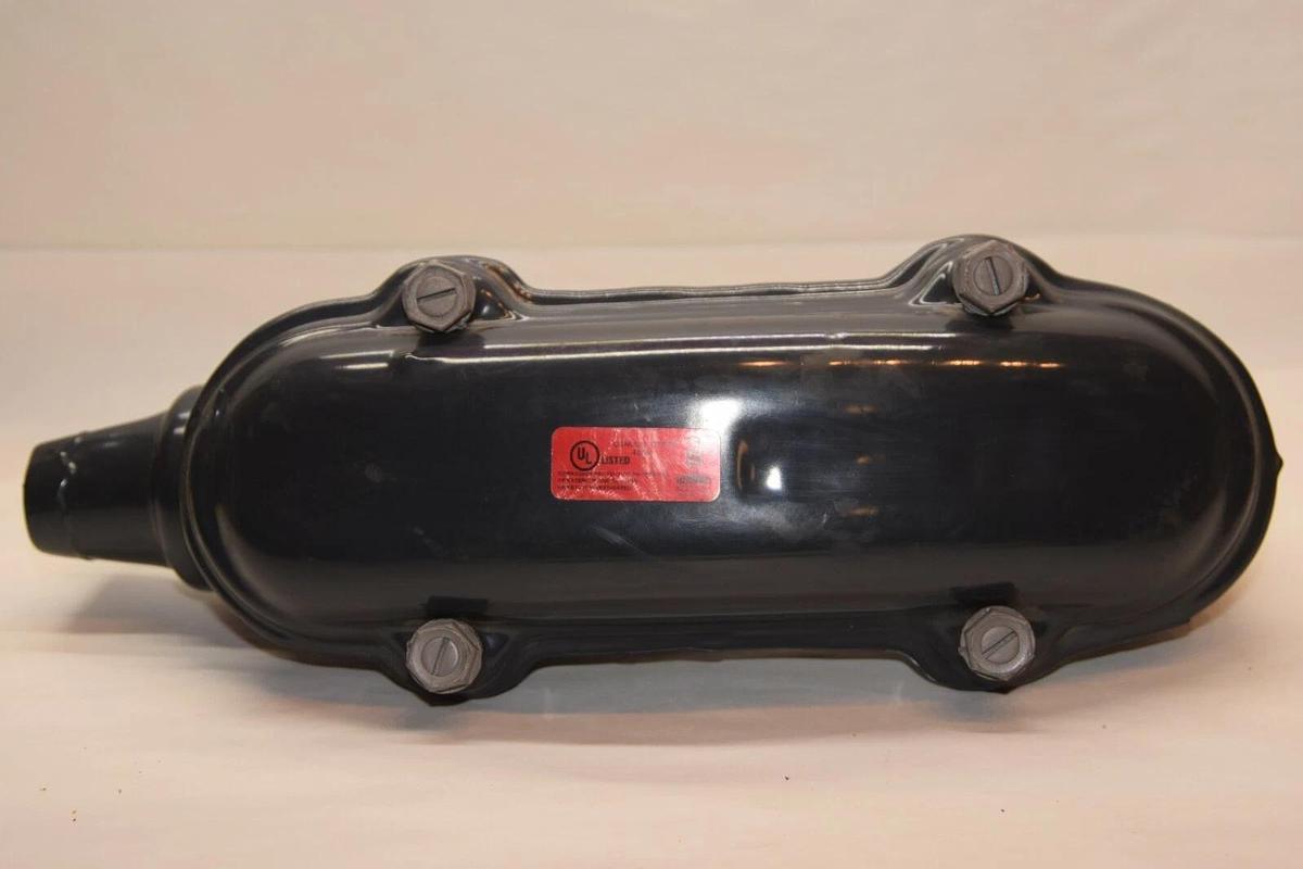 (NEW) ROBROY INDUSTRIES 40AM 1-1/2" Coated Conduit Body 90 Elbow Fitting