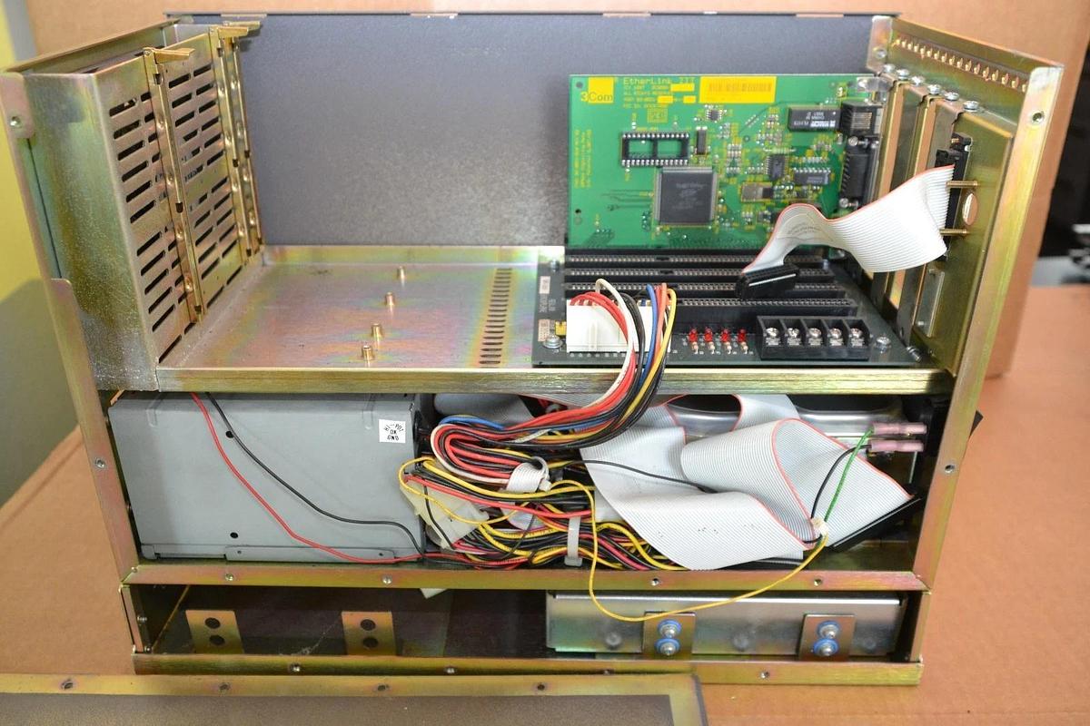 Used CUTLER HAMMER CH INDUSTRIAL COMPUTER PGGGLOBLPMNT2 D736