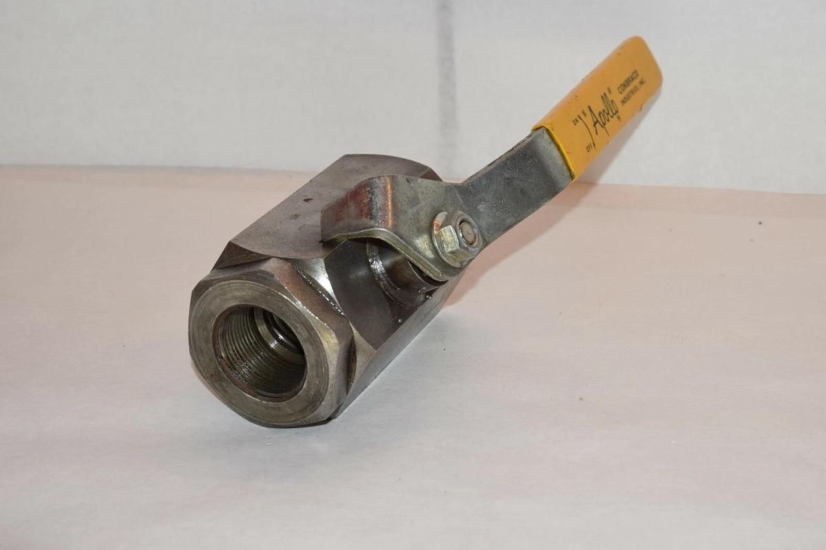 Used APOLLO CII 1-1/4" 3000 WOG STAINLESS STEEL BALL VALVE
